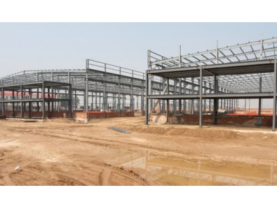 公司在建厂房施工现场