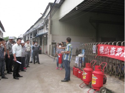 公司2015年消防演习现场